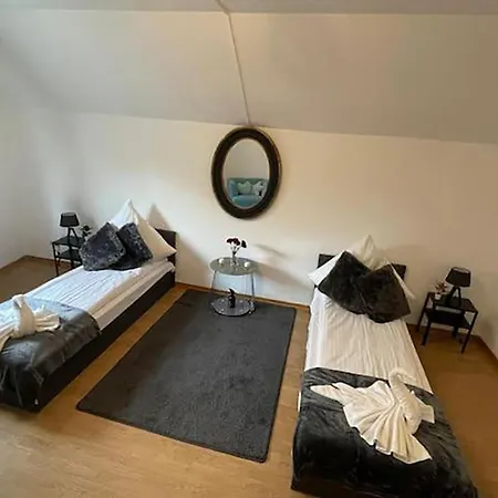 Bright And Stylish Steps Away From The Rhine Kolonia